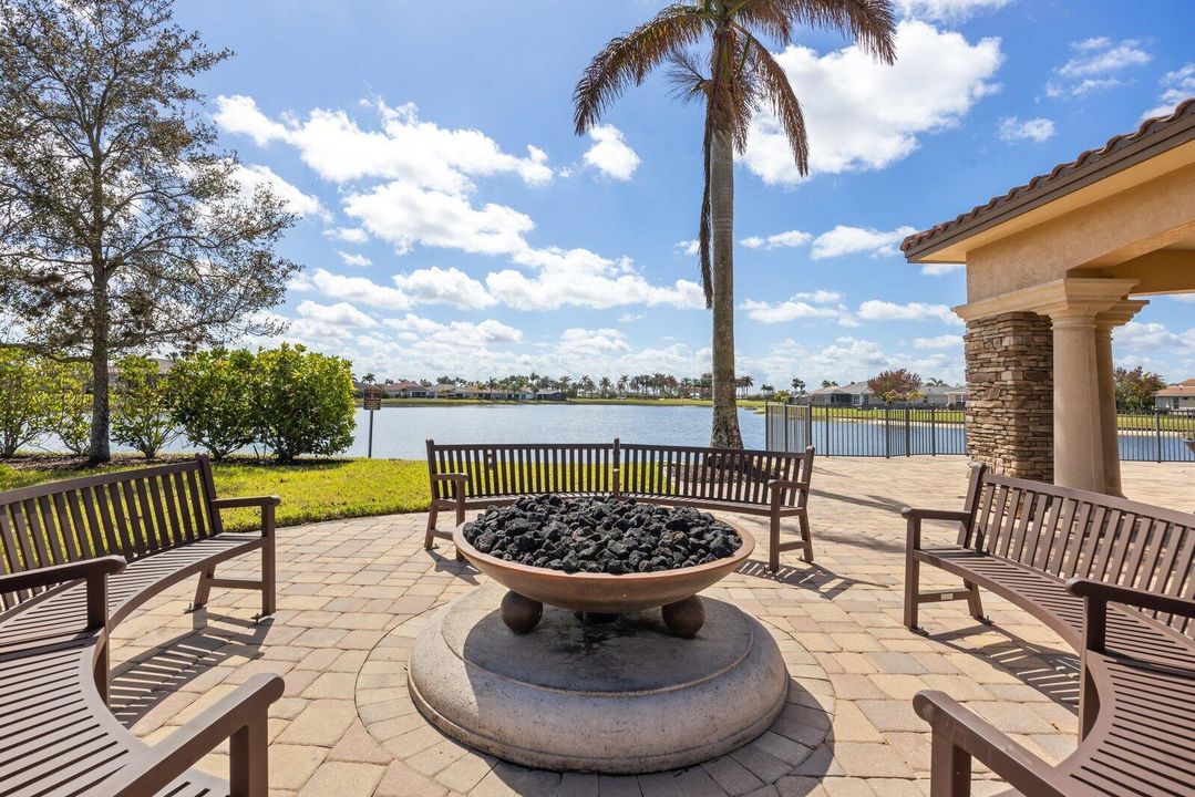 Vitalia Fire Pit
