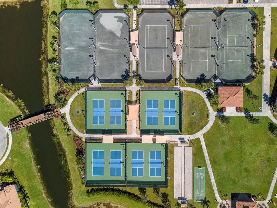 dRONE vIEW OF COURTS