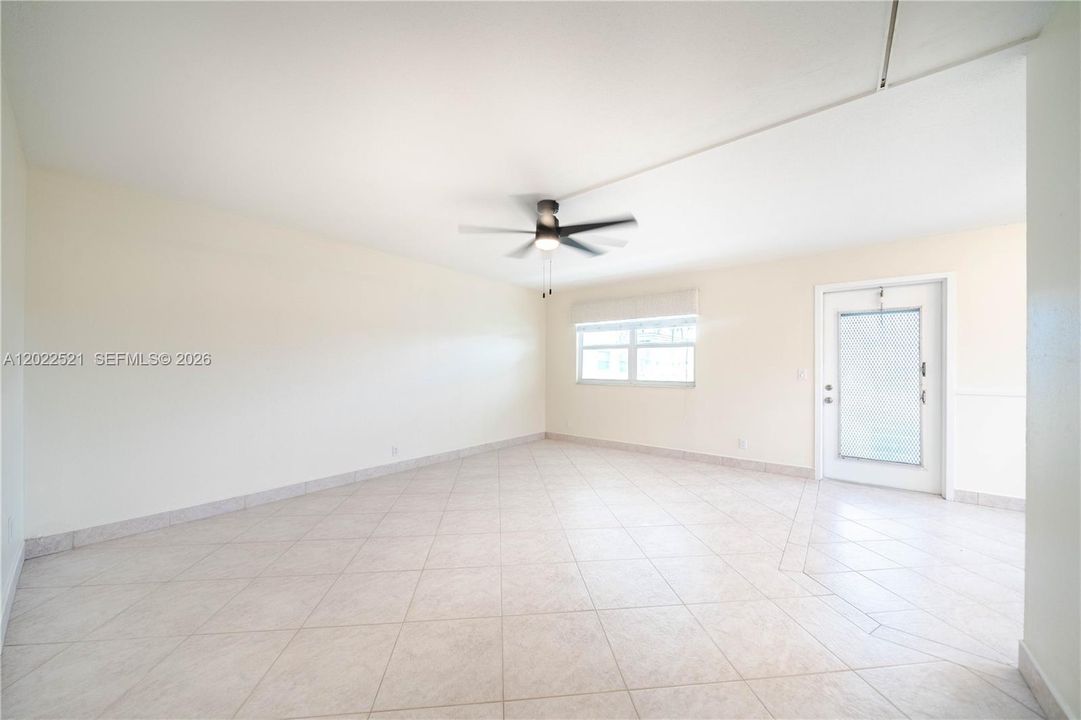 For Sale: $155,000 (2 beds, 2 baths, 880 Square Feet)