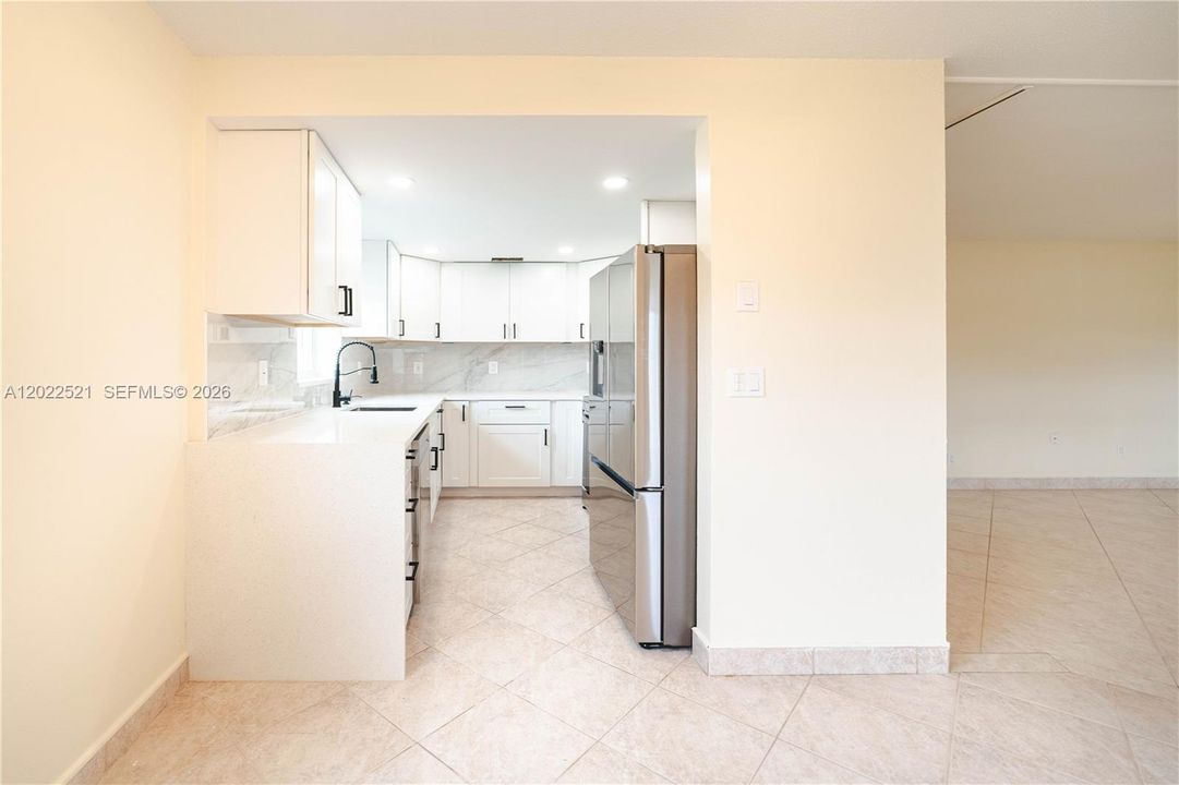 For Sale: $155,000 (2 beds, 2 baths, 880 Square Feet)