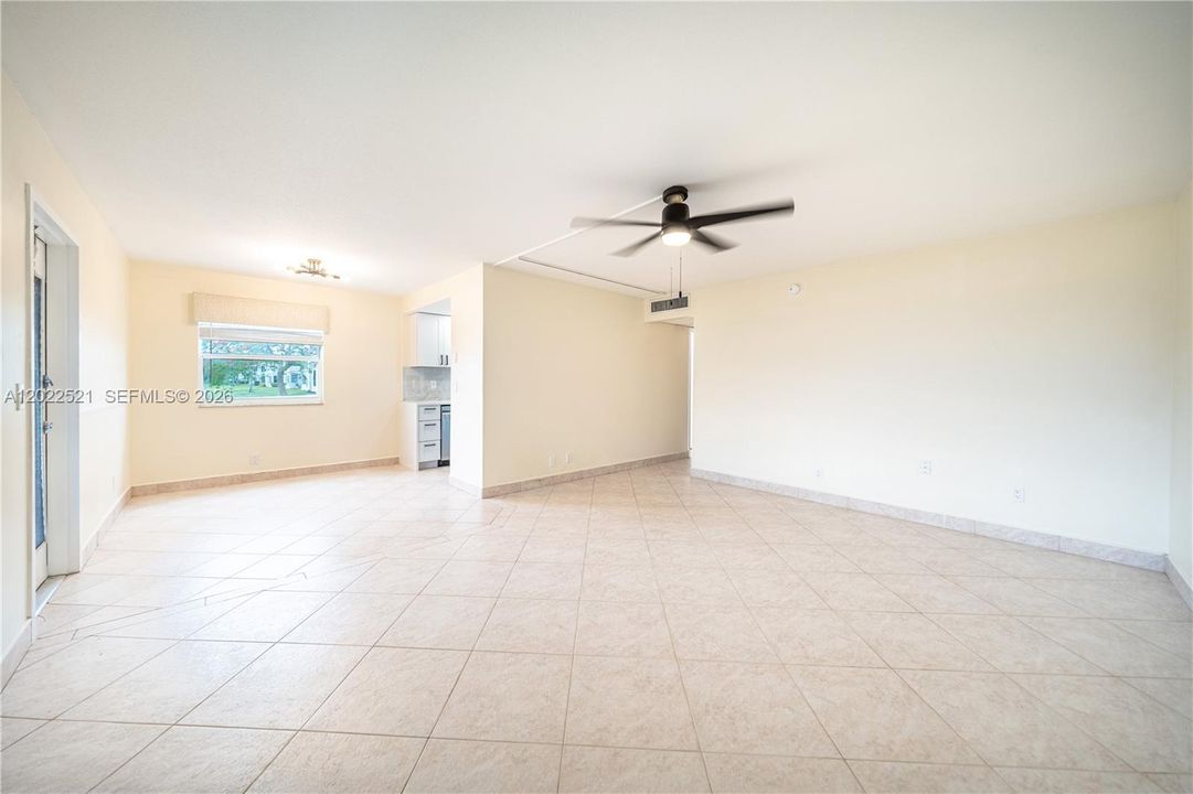 For Sale: $155,000 (2 beds, 2 baths, 880 Square Feet)
