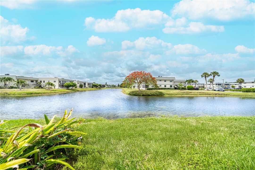 For Sale: $155,000 (2 beds, 2 baths, 880 Square Feet)
