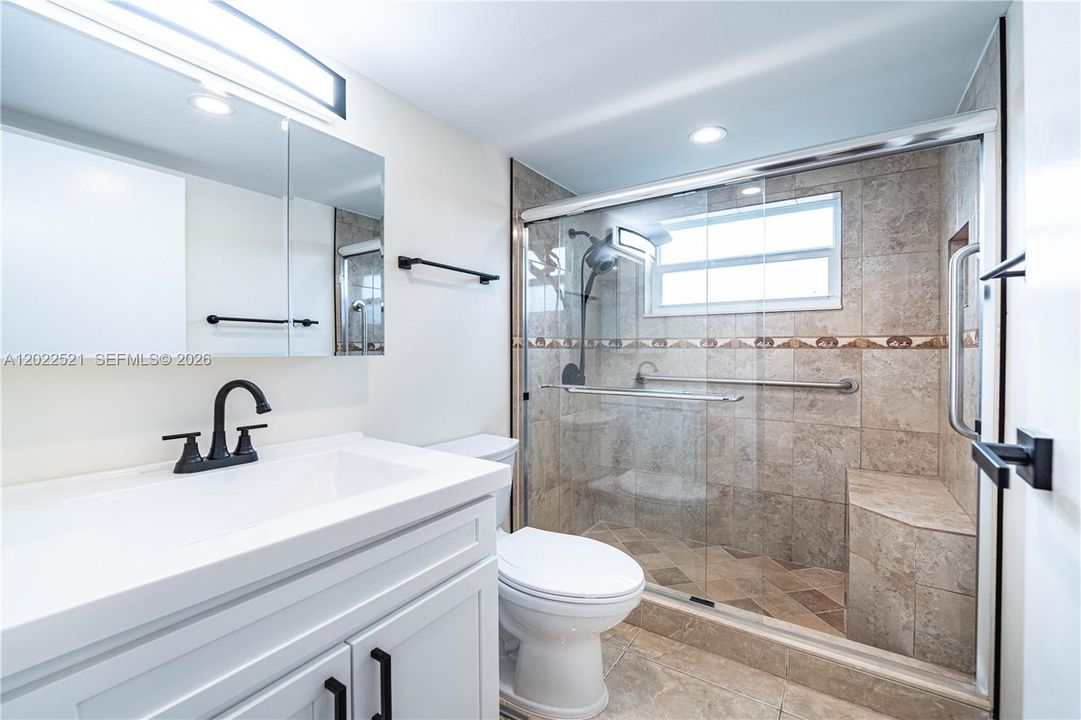 For Sale: $155,000 (2 beds, 2 baths, 880 Square Feet)