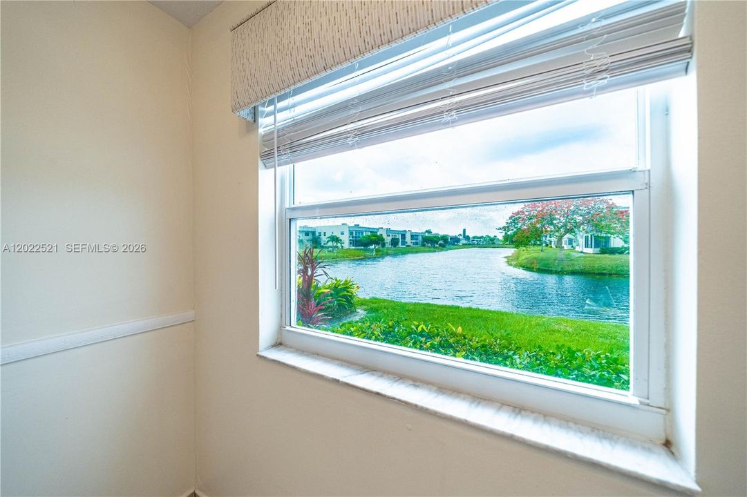 For Sale: $155,000 (2 beds, 2 baths, 880 Square Feet)
