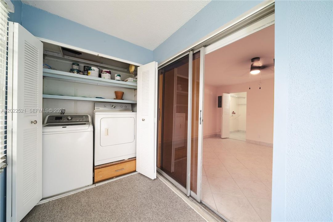 For Sale: $155,000 (2 beds, 2 baths, 880 Square Feet)