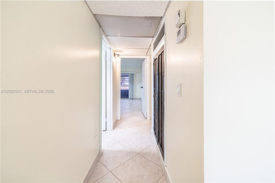 For Sale: $155,000 (2 beds, 2 baths, 880 Square Feet)