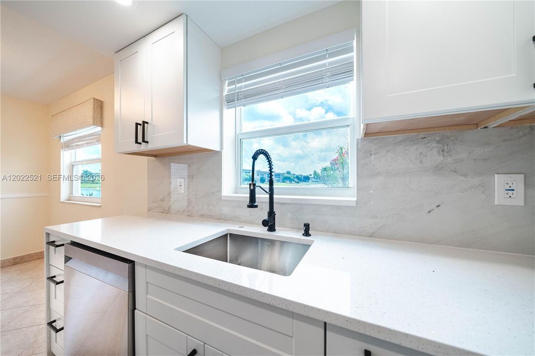 For Sale: $155,000 (2 beds, 2 baths, 880 Square Feet)