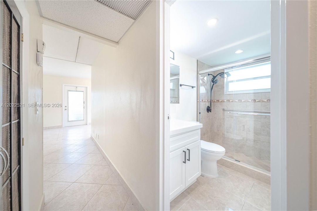 For Sale: $155,000 (2 beds, 2 baths, 880 Square Feet)