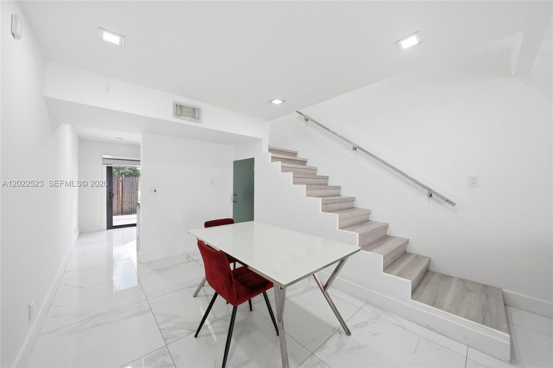 For Sale: $469,000 (4 beds, 2 baths, 1525 Square Feet)