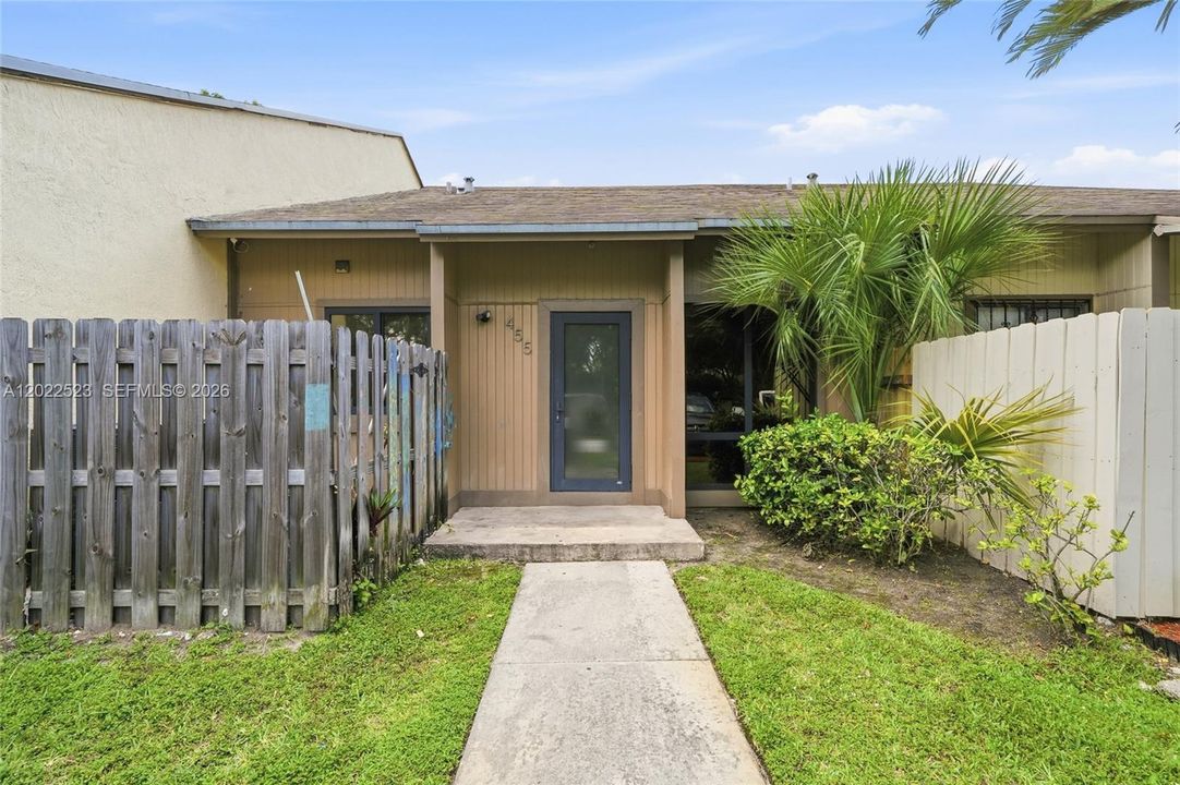 For Sale: $469,000 (4 beds, 2 baths, 1525 Square Feet)