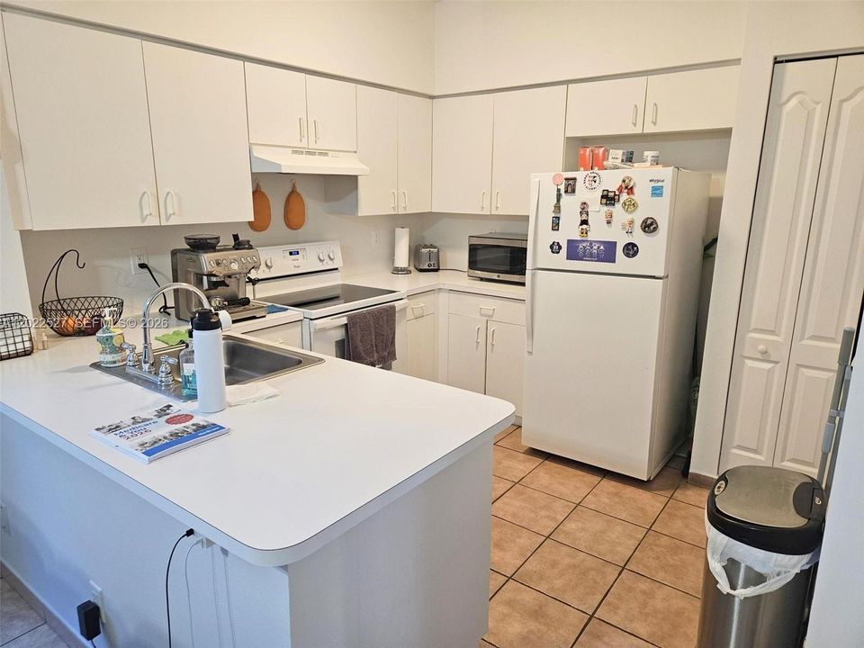 For Sale: $325,000 (3 beds, 2 baths, 1170 Square Feet)