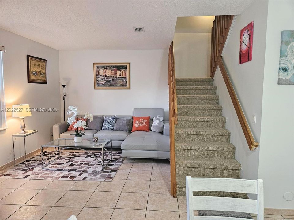 For Sale: $325,000 (3 beds, 2 baths, 1170 Square Feet)