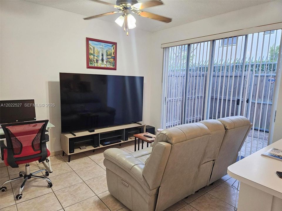 For Sale: $325,000 (3 beds, 2 baths, 1170 Square Feet)