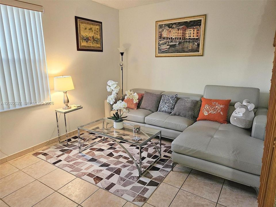 For Sale: $325,000 (3 beds, 2 baths, 1170 Square Feet)