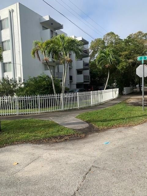 For Sale: $170,000 (2 beds, 1 baths, 713 Square Feet)