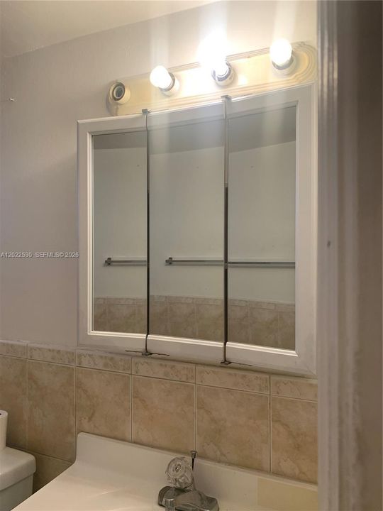 For Sale: $170,000 (2 beds, 1 baths, 713 Square Feet)