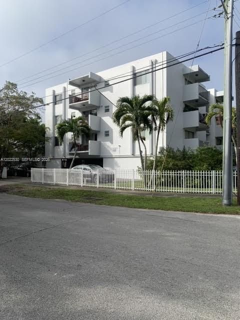 For Sale: $170,000 (2 beds, 1 baths, 713 Square Feet)