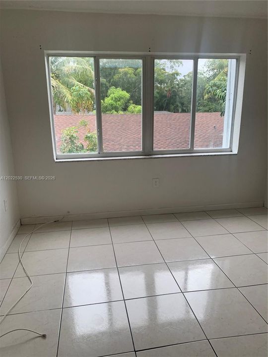 For Sale: $170,000 (2 beds, 1 baths, 713 Square Feet)