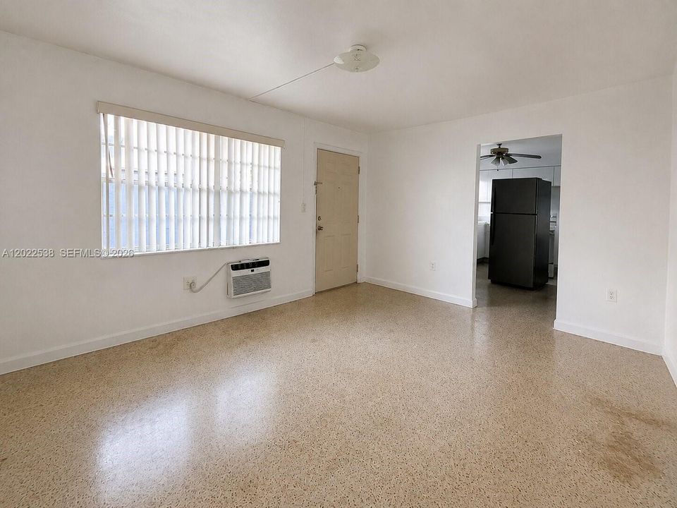 В аренду: $1,899 (2 спален, 1 ванн, 900 Квадратных фут)
