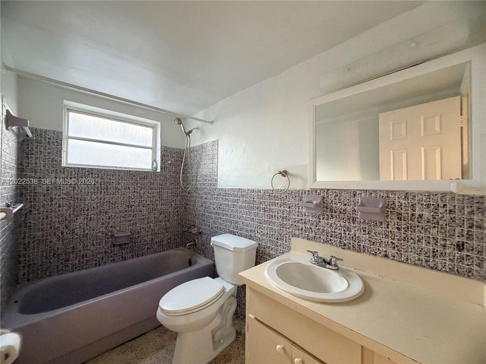 В аренду: $1,899 (2 спален, 1 ванн, 900 Квадратных фут)