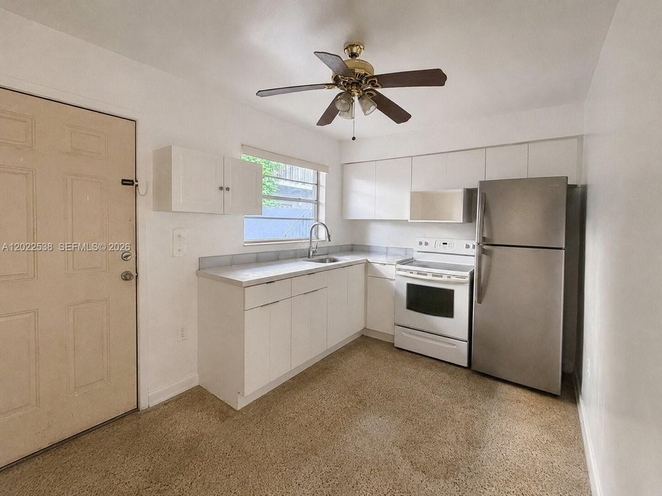 В аренду: $1,899 (2 спален, 1 ванн, 900 Квадратных фут)