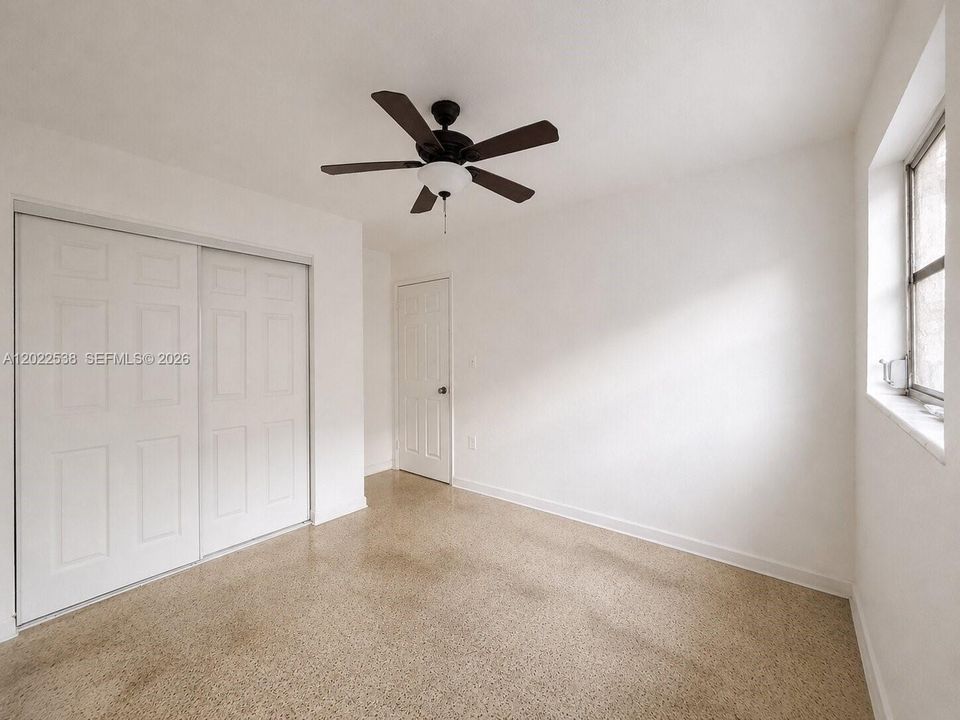 В аренду: $1,899 (2 спален, 1 ванн, 900 Квадратных фут)