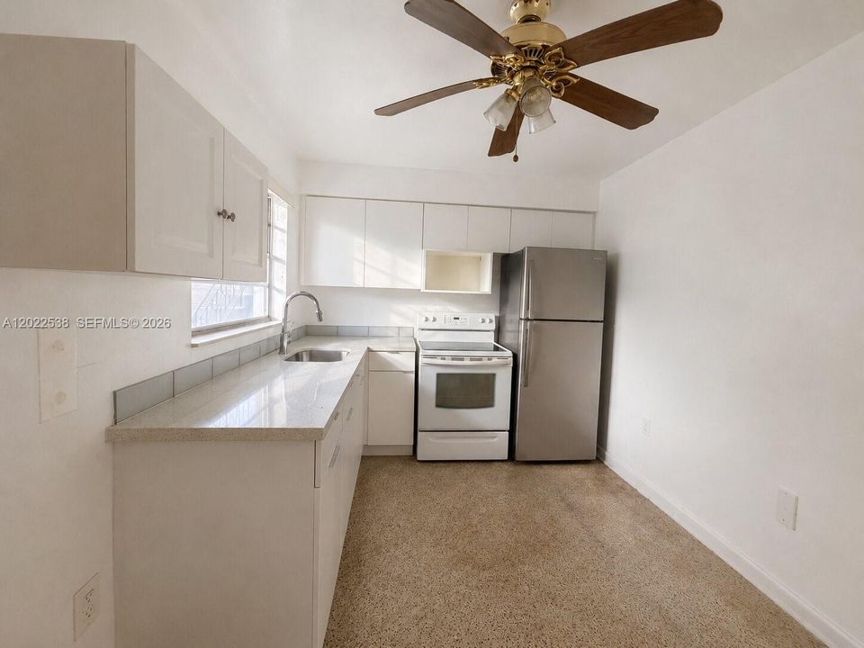 В аренду: $1,899 (2 спален, 1 ванн, 900 Квадратных фут)