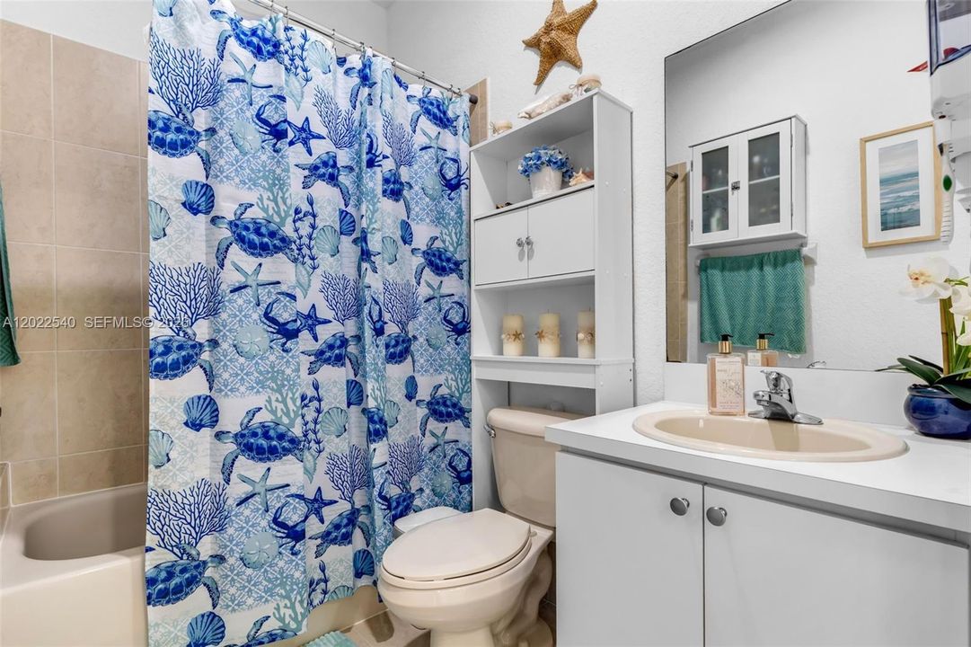For Sale: $245,000 (2 beds, 2 baths, 898 Square Feet)