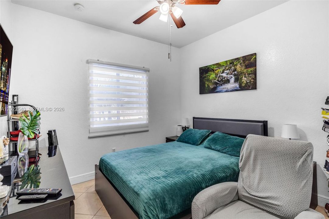 For Sale: $245,000 (2 beds, 2 baths, 898 Square Feet)