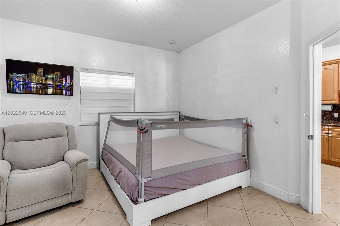 For Sale: $245,000 (2 beds, 2 baths, 898 Square Feet)
