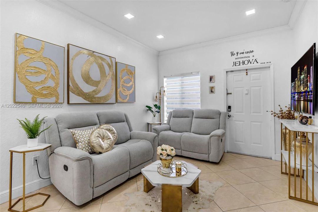 For Sale: $245,000 (2 beds, 2 baths, 898 Square Feet)