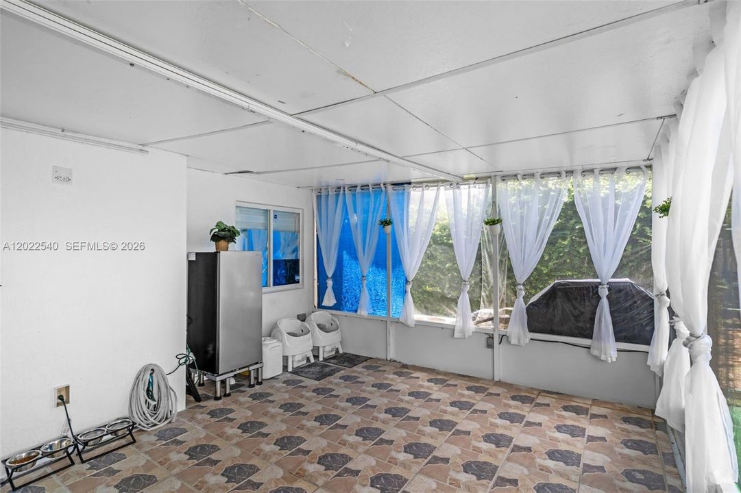 For Sale: $245,000 (2 beds, 2 baths, 898 Square Feet)