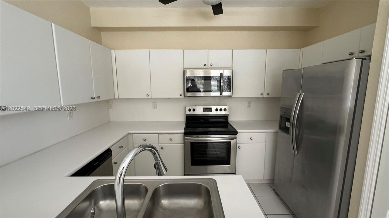 Active With Contract: $2,300 (2 beds, 2 baths, 1205 Square Feet)