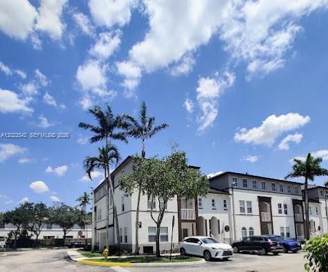 Active With Contract: $2,300 (2 beds, 2 baths, 1205 Square Feet)