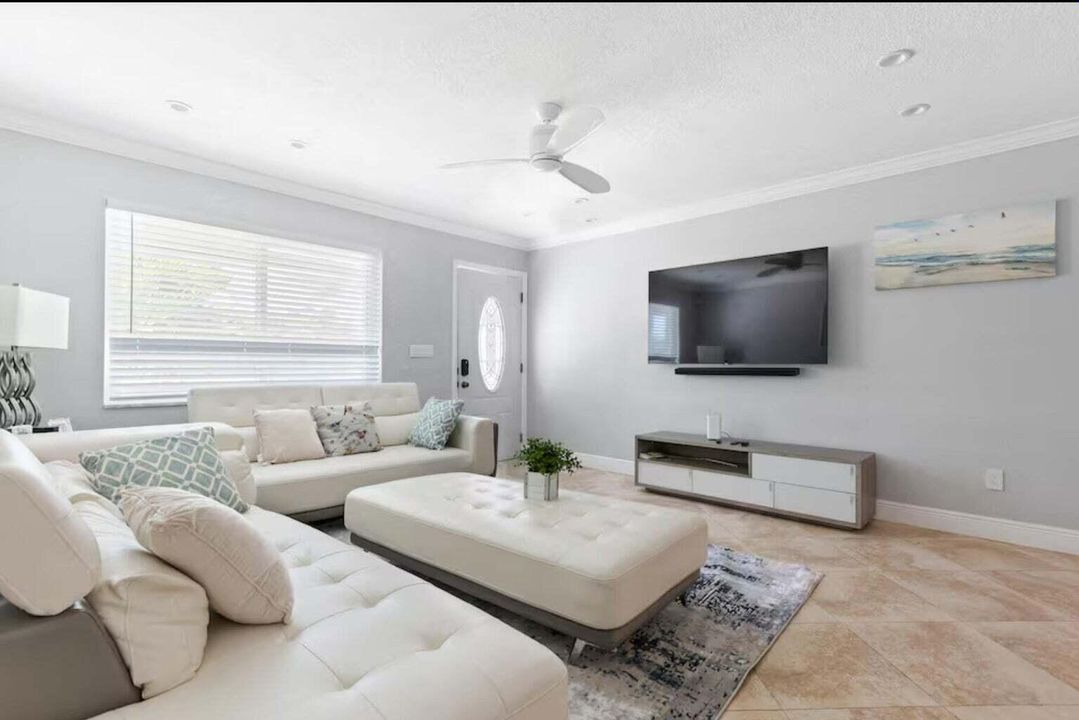 337 Balsam St (Living Rm1)