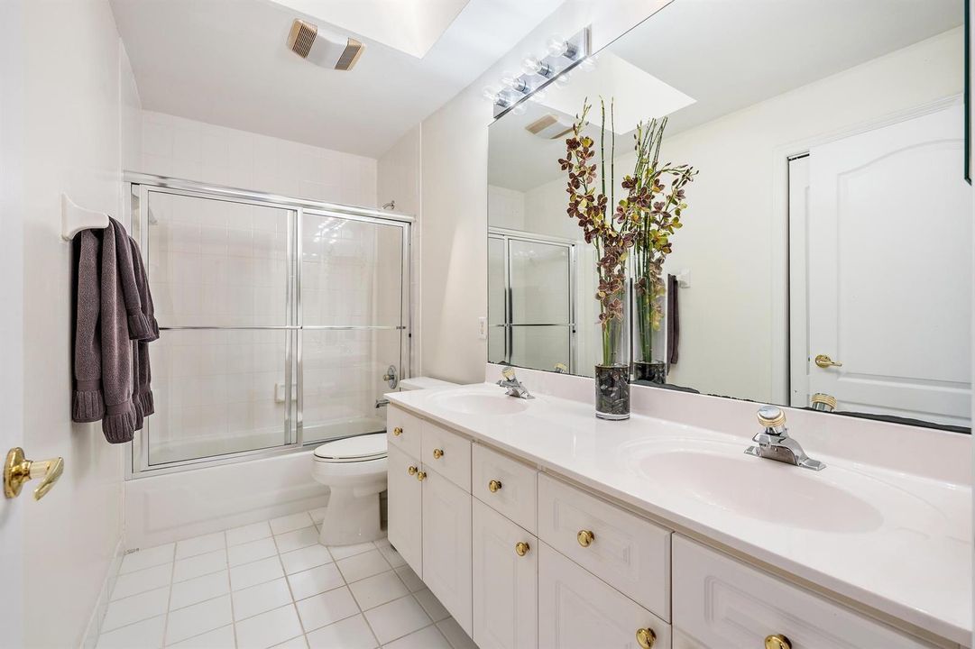 8232 Heritage Club Dr-18