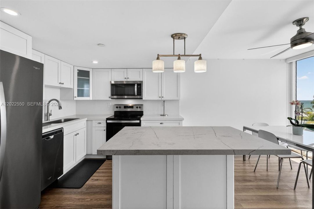 For Sale: $1,200,000 (2 beds, 2 baths, 1266 Square Feet)