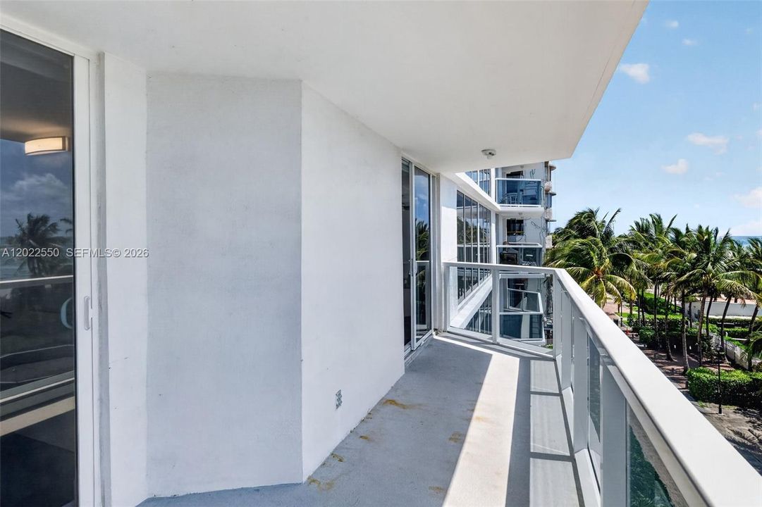 For Sale: $1,200,000 (2 beds, 2 baths, 1266 Square Feet)