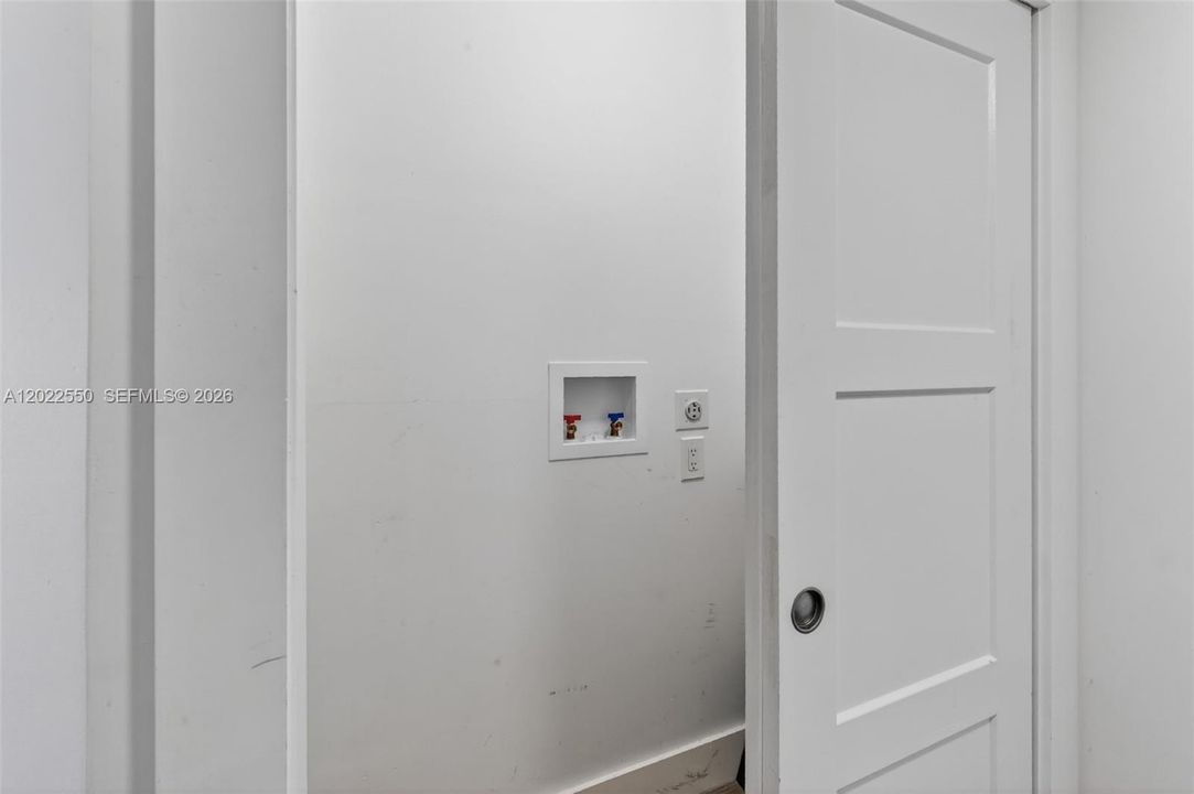 For Sale: $1,200,000 (2 beds, 2 baths, 1266 Square Feet)