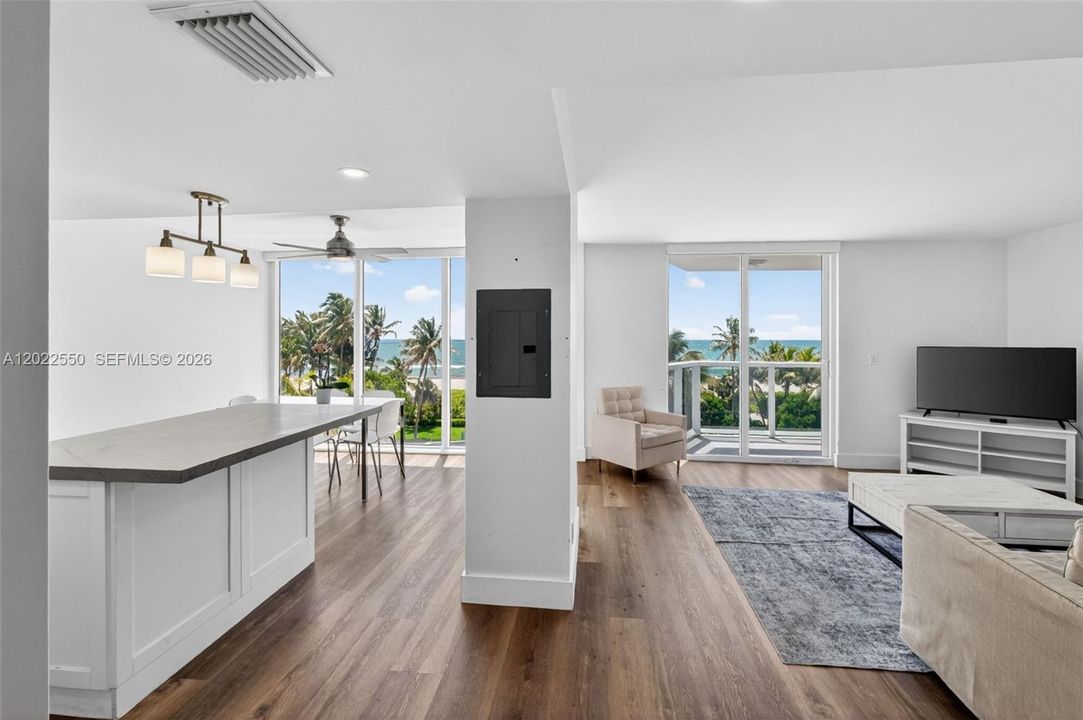 For Sale: $1,200,000 (2 beds, 2 baths, 1266 Square Feet)