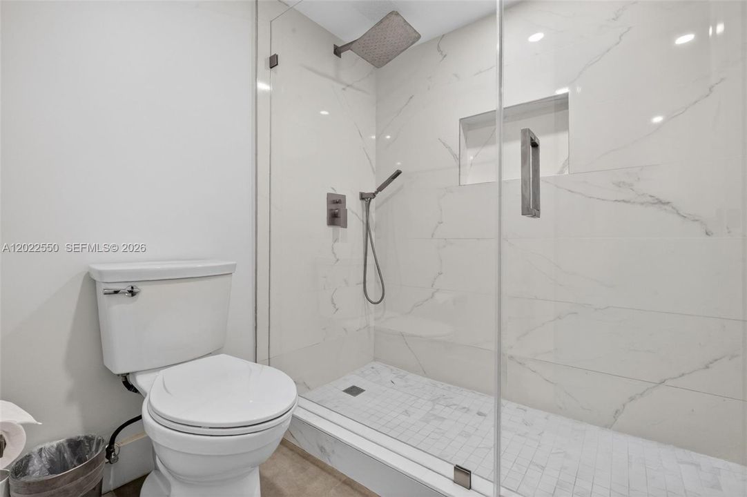 For Sale: $1,200,000 (2 beds, 2 baths, 1266 Square Feet)