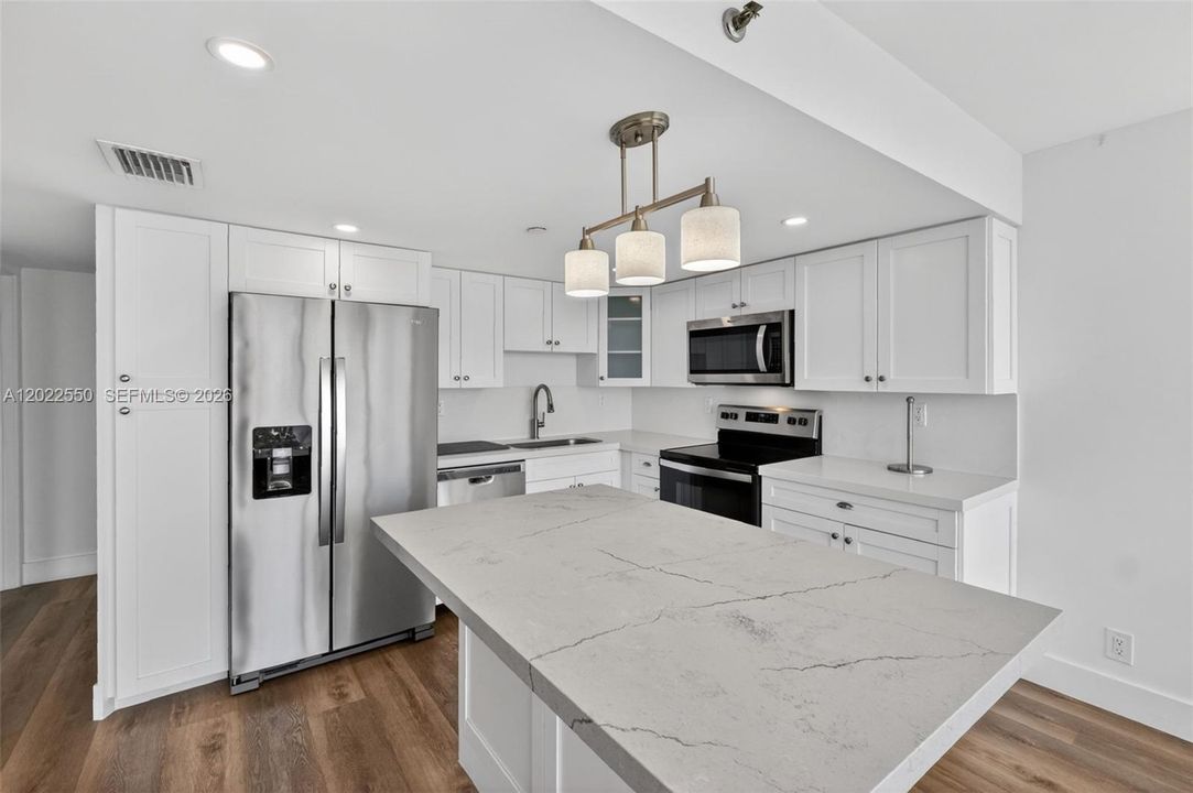 For Sale: $1,200,000 (2 beds, 2 baths, 1266 Square Feet)