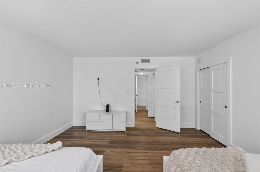 For Sale: $1,200,000 (2 beds, 2 baths, 1266 Square Feet)