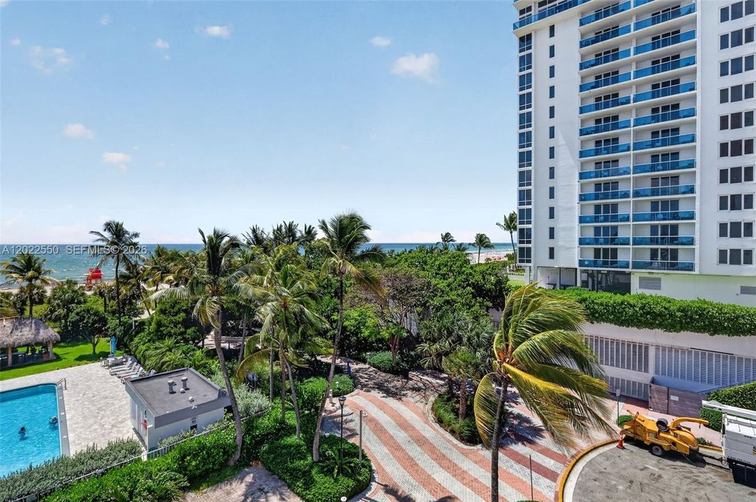 For Sale: $1,200,000 (2 beds, 2 baths, 1266 Square Feet)
