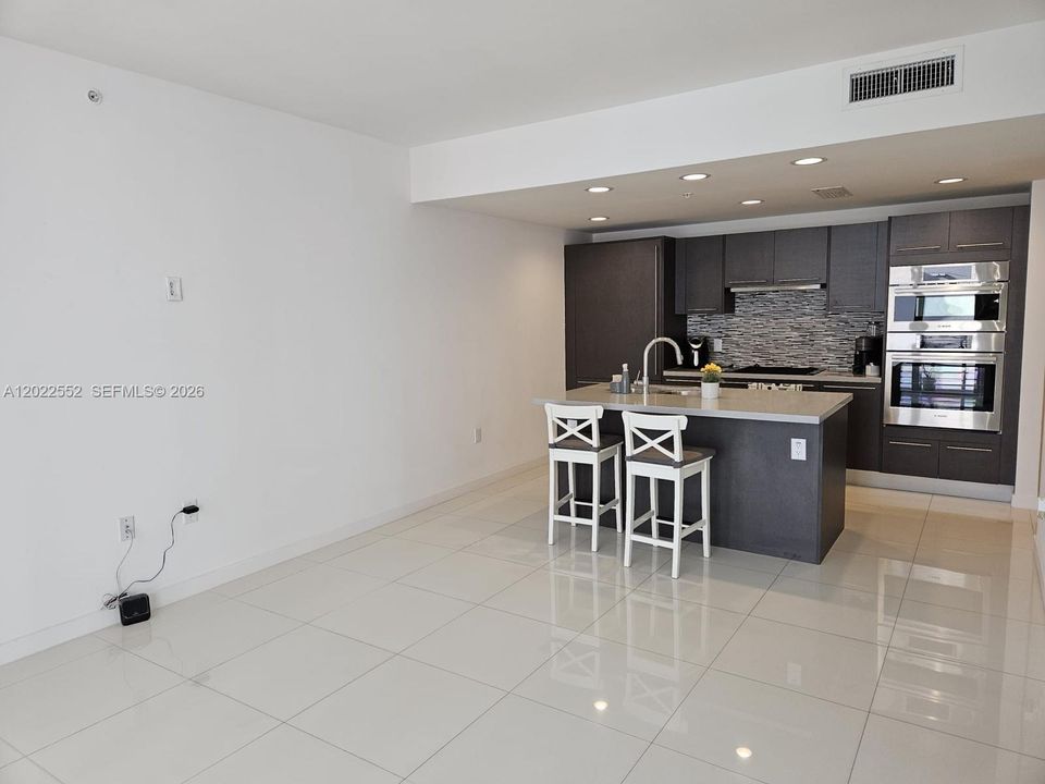 В аренду: $2,500 (1 спален, 1 ванн, 726 Квадратных фут)