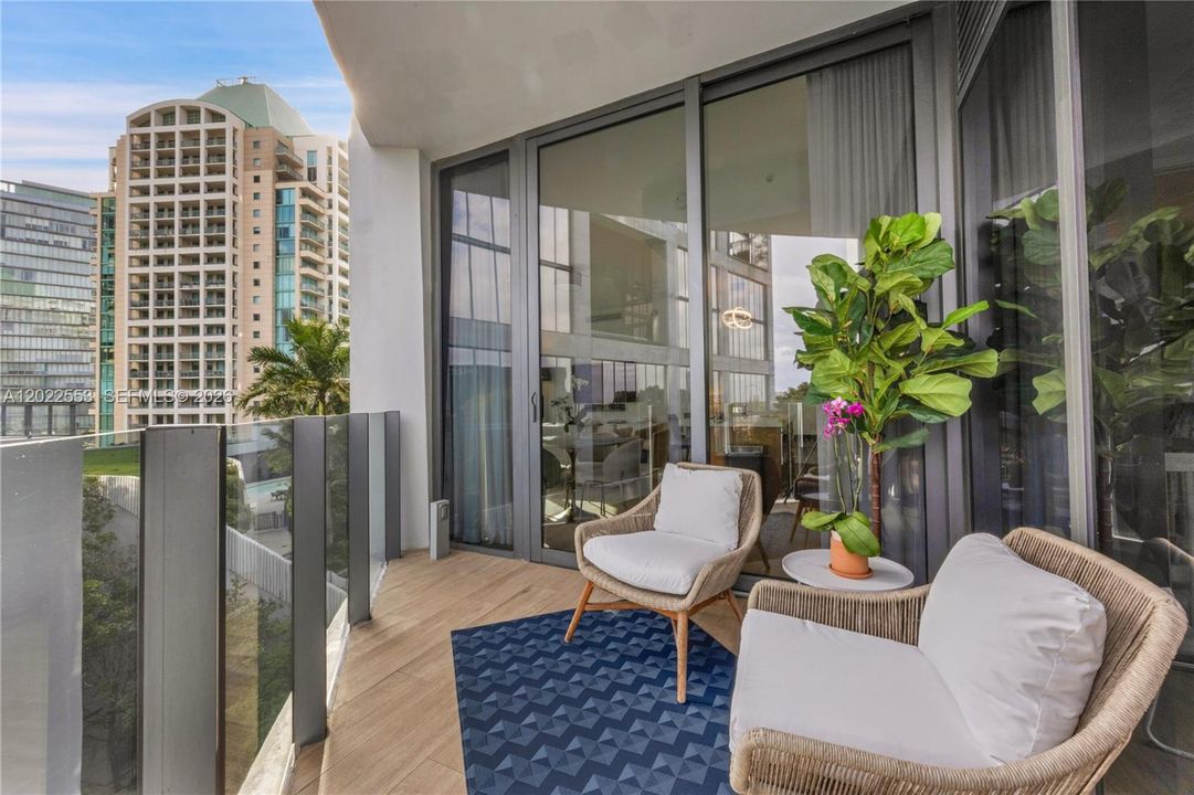 For Sale: $1,800,000 (2 beds, 2 baths, 1184 Square Feet)