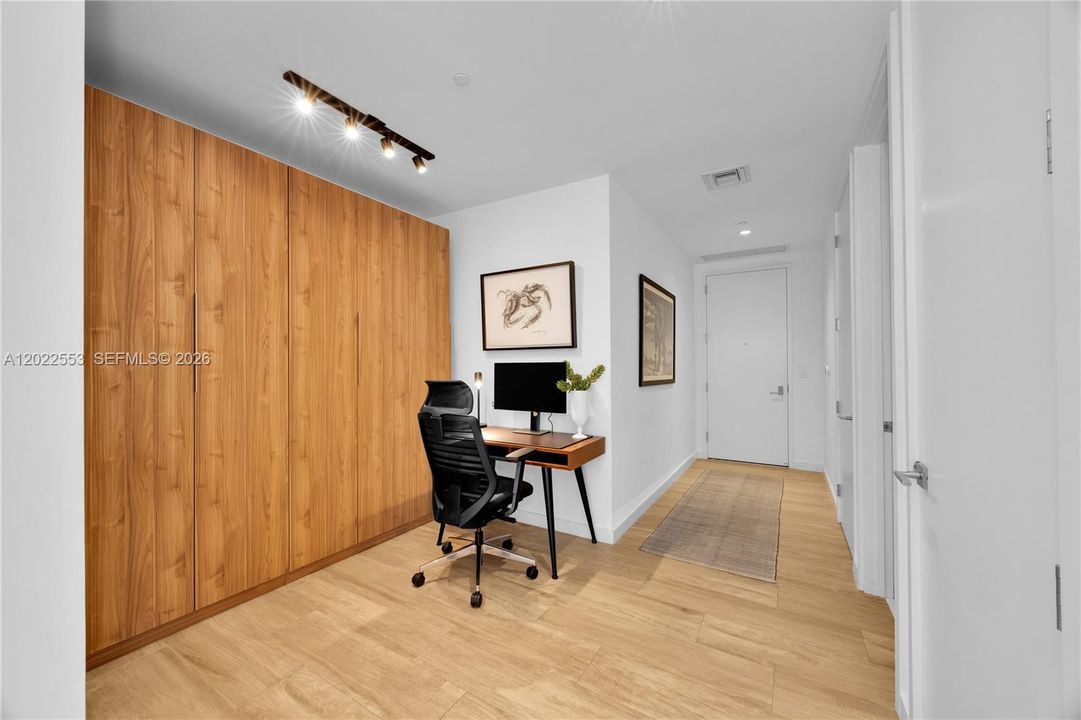 For Sale: $1,800,000 (2 beds, 2 baths, 1184 Square Feet)