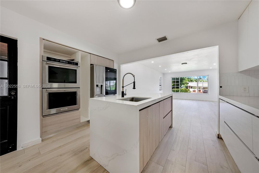 На продажу: $549,000 (3 спален, 2 ванн, 1394 Квадратных фут)