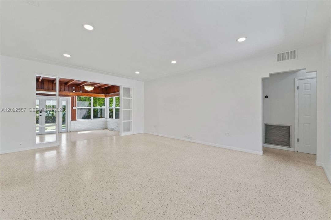 В аренду: $5,950 (2 спален, 2 ванн, 1116 Квадратных фут)