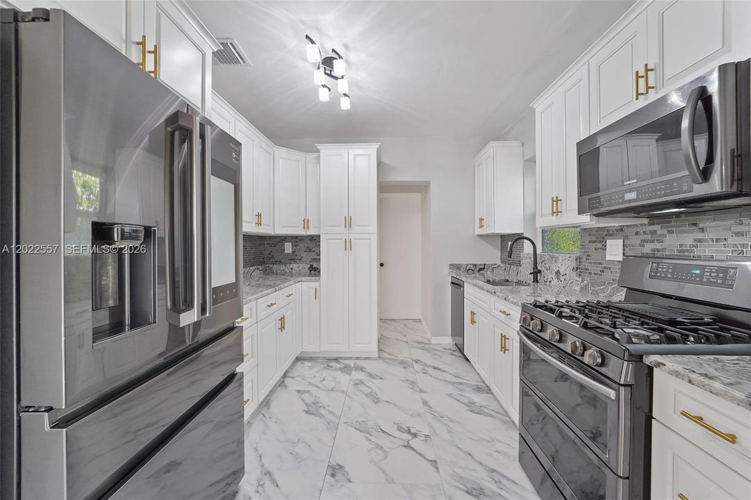 В аренду: $5,950 (2 спален, 2 ванн, 1116 Квадратных фут)